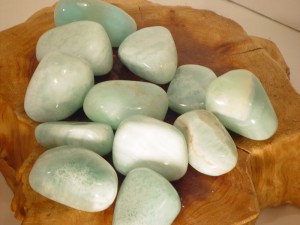These blue aragonites awaken the 5D heart and the 6D throat chakra.