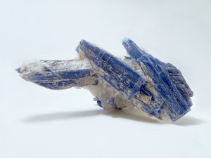 Blue Kyanite cuts away emotional debris, clearing the way for for calm insight.